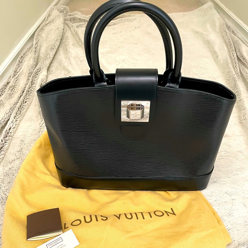 Gorgeous Louis Vuitton Epi Mirabeau PM